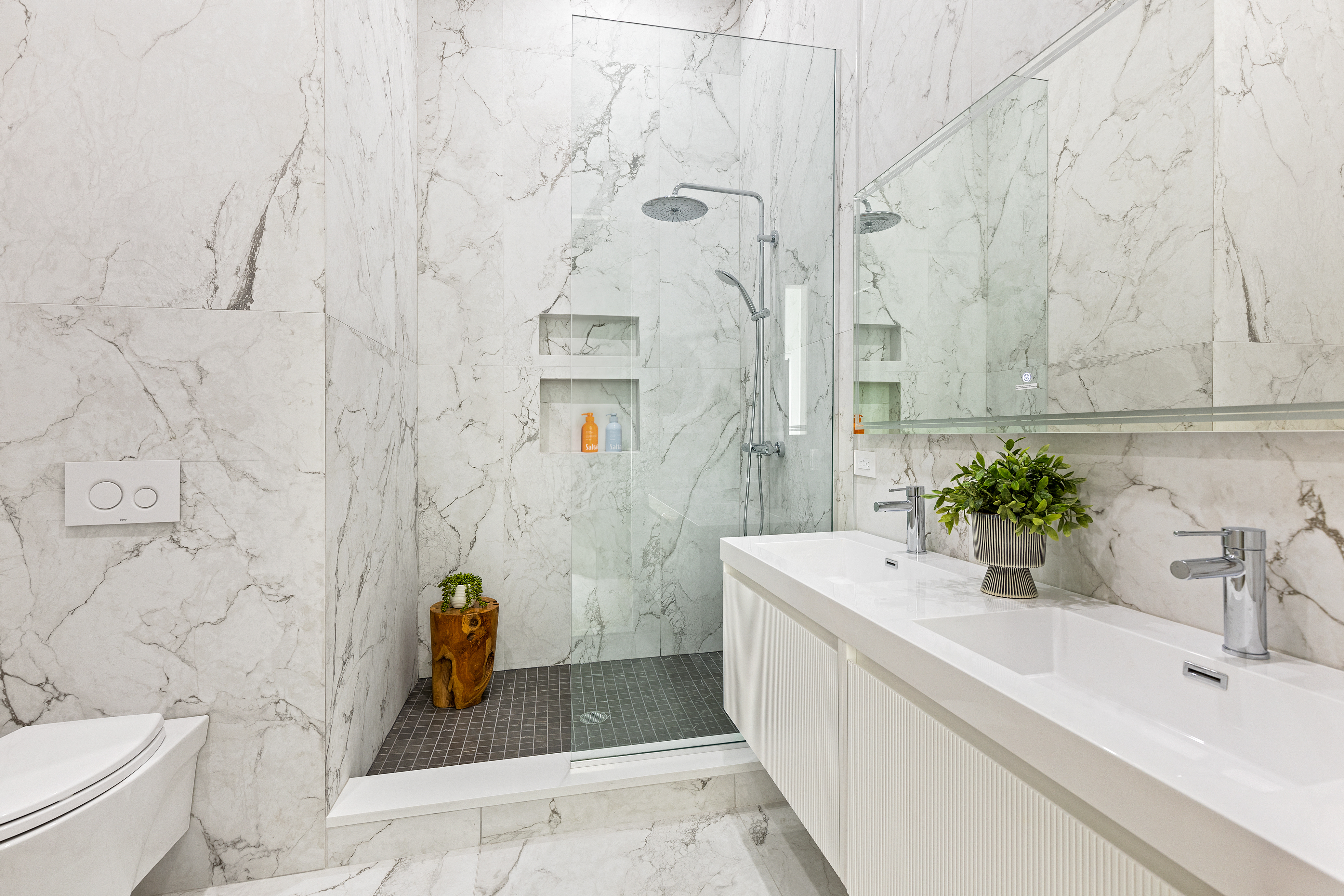 522 State Street — primary marble bath