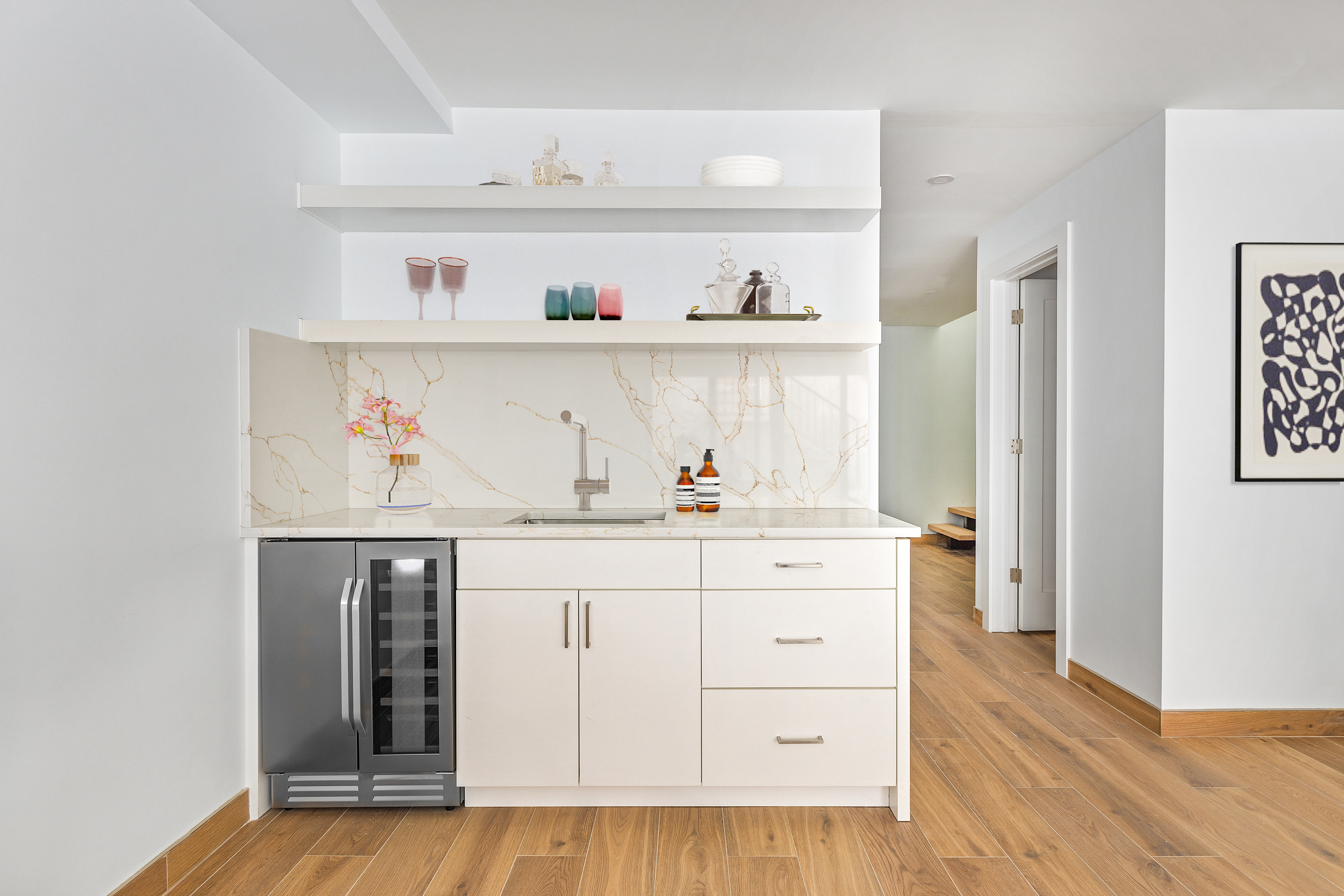 522 State Street — wet bar